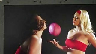 极品性感女神〖饼干姐姐〗成了女王大人，极品身材穿上女王装调教小奶狗弟弟，尤物女神主动用小穴温暖大肉棒